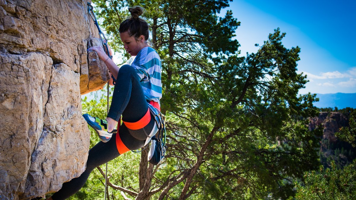 daily-digest-woman-rock-climbing-featured